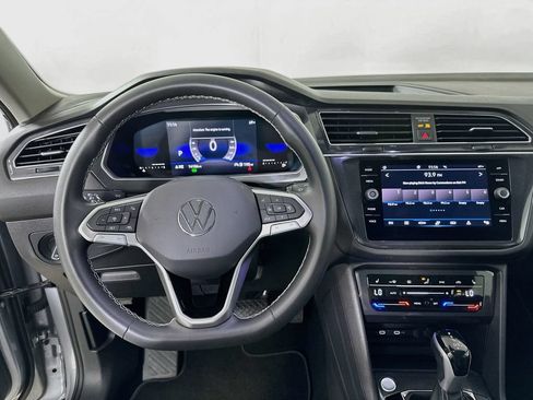 Used 2023 Volkswagen Tiguan SE w/ Panoramic Sunroof Package FWD image 19