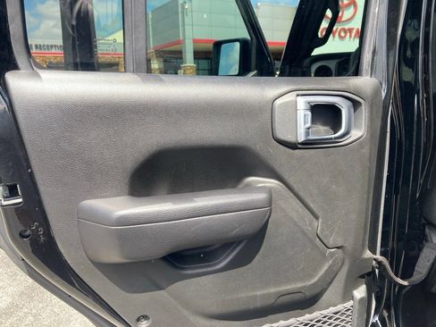 Used 2024 Jeep Wrangler Unlimited AWD/4WD image 11