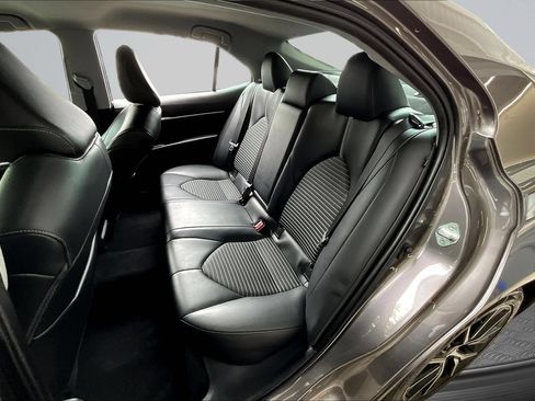 Used 2022 Toyota Camry SE FWD image 17
