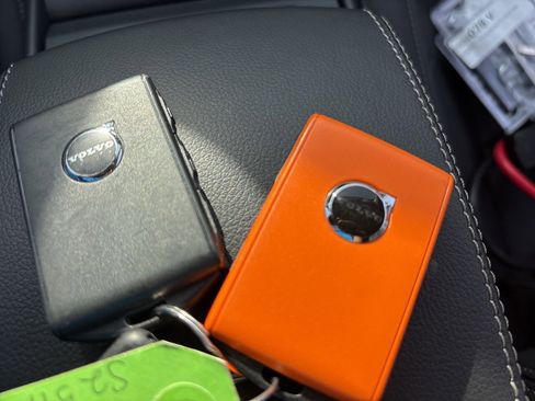 Certified 2025 Volvo XC40 B5 Core image 26