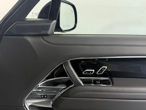 New 2025 Land Rover Range Rover Long Wheelbase SE image 17