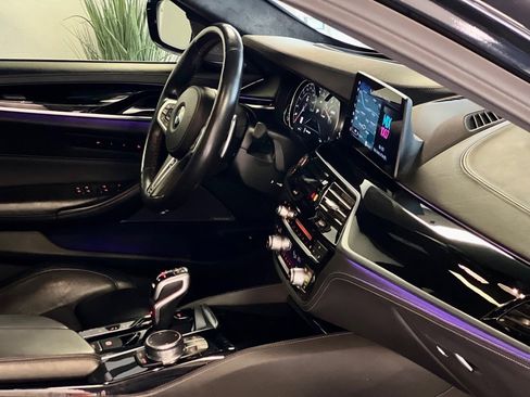 Used 2018 BMW M5 image 19