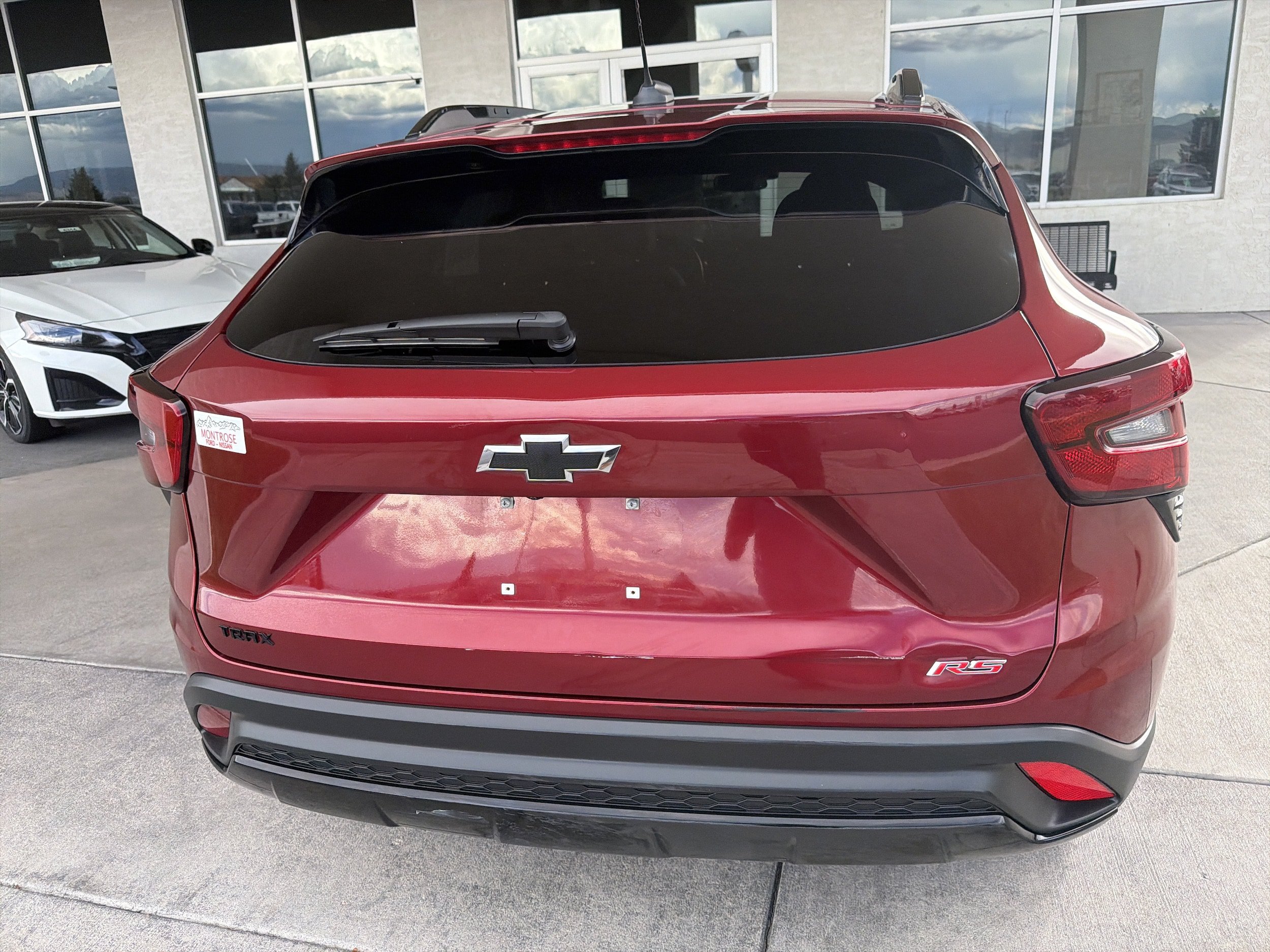 Used 2024 Chevrolet Trax RS w/ Sunroof Package FWD image 6