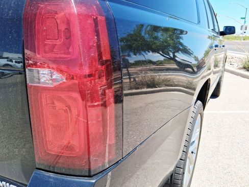 Used 2019 Chevrolet Suburban Premier w/ Premier Plus Edition AWD/4WD image 11