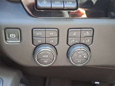 Used 2025 Chevrolet Silverado 1500 High Country w/ Technology Package image 19
