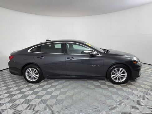Used 2018 Chevrolet Malibu LT FWD image 4