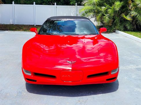 Used 2004 Chevrolet Corvette Convertible w/ Preferred Equipment Group RWD image 11