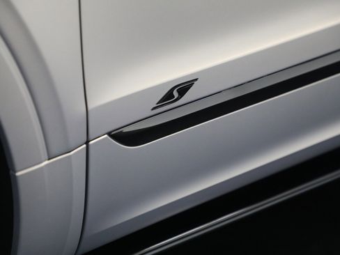 New 2025 Bentley Bentayga image 36