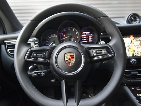 Certified 2025 Porsche Macan image 19