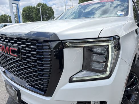 Used 2021 GMC Yukon Denali w/ Denali Ultimate Package AWD/4WD image 6
