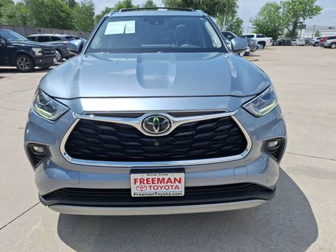 Used 2021 Toyota Highlander Platinum FWD image 9