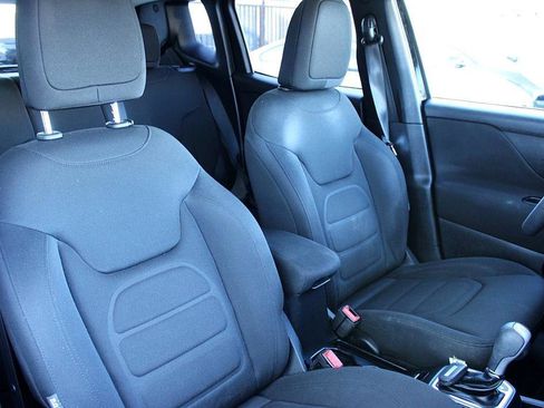 Used 2019 Jeep Renegade Latitude w/ Popular Equipment Group image 25