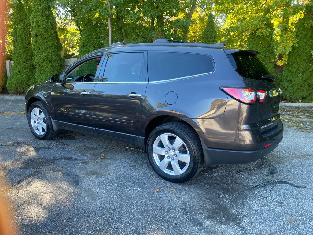 Used 2017 Chevrolet Traverse LT w/ Style and Technology Package AWD/4WD image 3