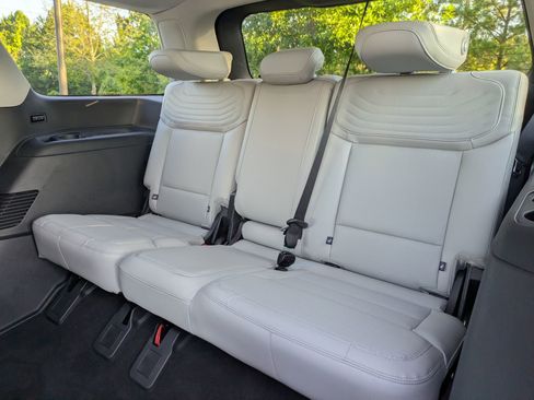 Certified 2025 Ford Expedition Platinum w/ Platinum Ultimate Package AWD/4WD image 28