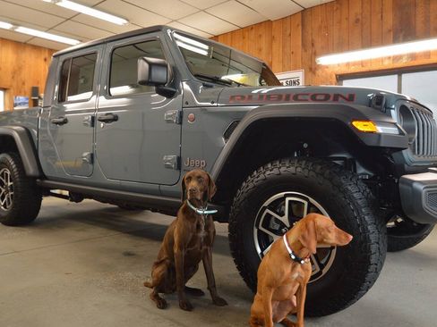 Used 2025 Jeep Gladiator Rubicon w/ Safety Group AWD/4WD image 2