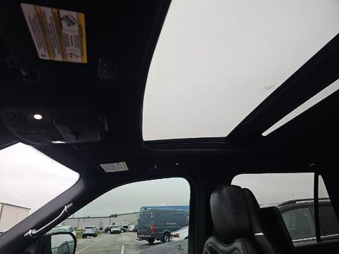 Used 2019 Lincoln Navigator Reserve image 15