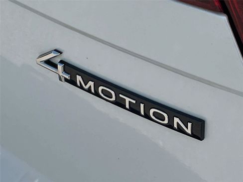 Used 2022 Volkswagen Tiguan SEL R-Line AWD/4WD image 10