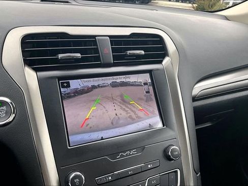 Used 2019 Ford Fusion SE image 14