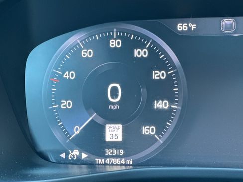 Used 2022 Volvo XC40 T5 R-Design w/ Advanced Package AWD/4WD image 25