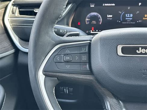 Used 2023 Jeep Grand Cherokee Limited image 7