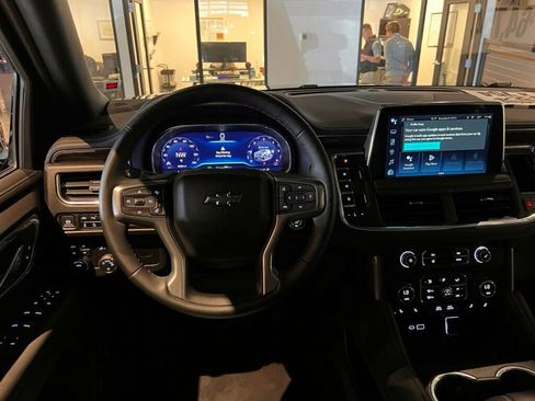 Used 2024 Chevrolet Suburban Z71 w/ Luxury Package image 17