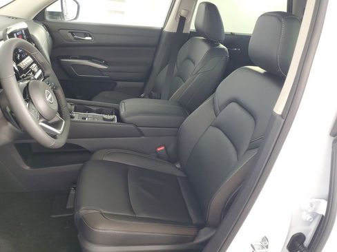 New 2025 Nissan Pathfinder SL image 12