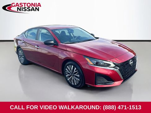 Used 2025 Nissan Altima 2.5 SV FWD image 1