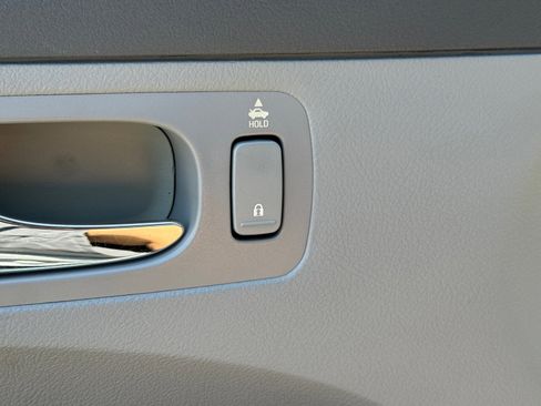 Used 2006 Buick LaCrosse CXL w/ Chrome Appearance Package image 19