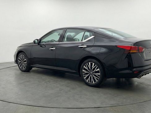 Used 2025 Nissan Altima 2.5 SV FWD image 6
