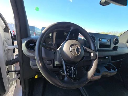 Used 2019 Mercedes-Benz Sprinter 170 w/ Driver Convenience Package image 5