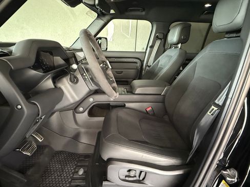 Certified 2023 Land Rover Defender 110 V8 AWD/4WD image 5