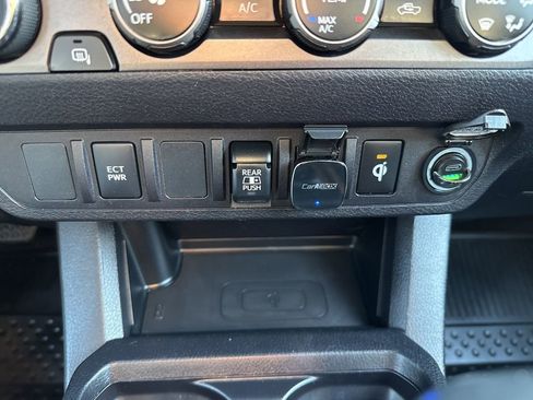 Used 2020 Toyota Tacoma TRD Sport image 18