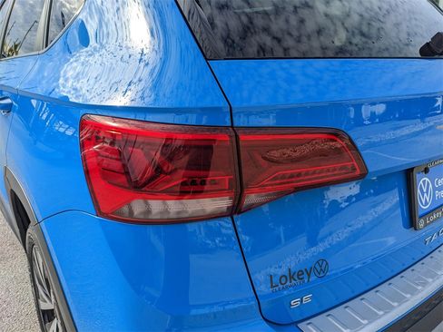Certified 2022 Volkswagen Taos SE image 11