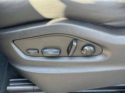 Used 2023 Porsche Cayenne Platinum Edition image 23