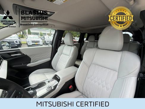 Used 2025 Mitsubishi Outlander AWD image 17