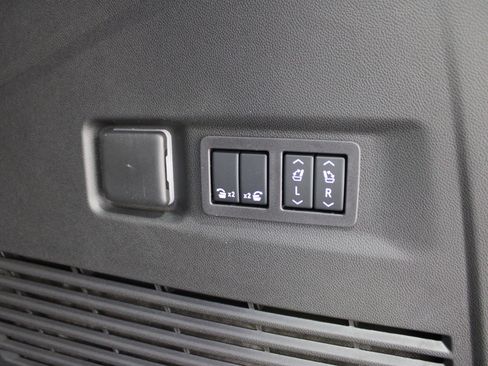 Used 2026 Chevrolet Suburban RST w/ RST Capability Package image 28