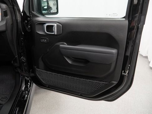 Certified 2024 Jeep Wrangler Willys image 41