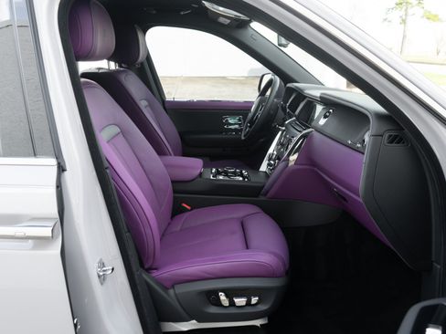 Used 2024 Rolls-Royce Cullinan AWD/4WD image 16