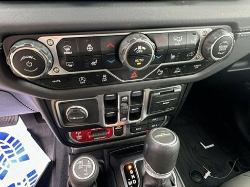 Certified 2024 Jeep Gladiator Mojave image 32