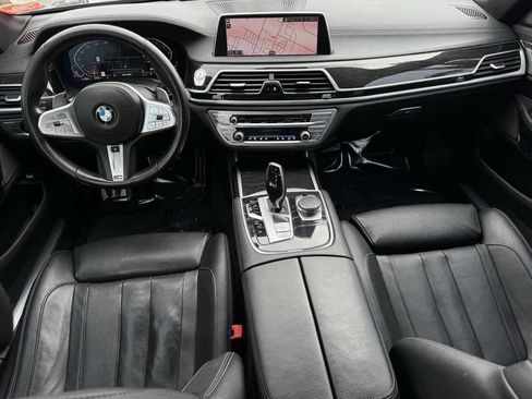 Used 2020 BMW 740i w/ M Sport Package image 19