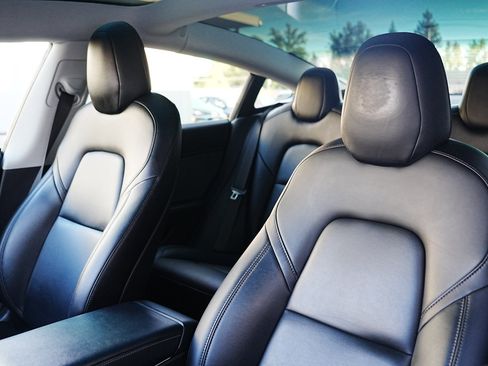 Used 2018 Tesla Model 3 Long Range image 10