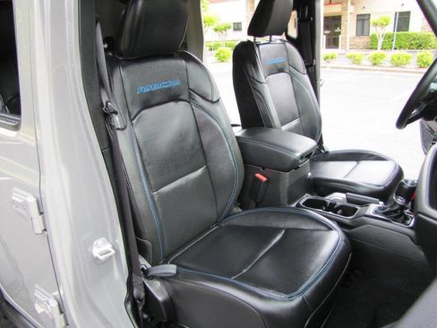 Used 2022 Jeep Wrangler Unlimited Rubicon 4xe w/ Cold Weather Group AWD/4WD image 26