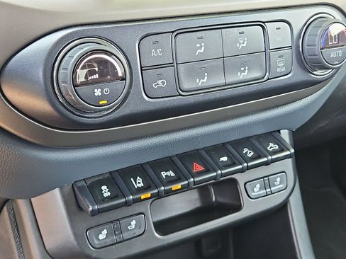 Used 2022 Chevrolet Colorado Z71 w/ Safety Package RWD image 31