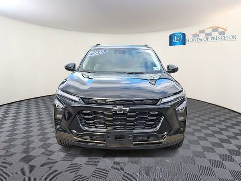 Used 2025 Chevrolet Trax ACTIV w/ Driver Confidence Package FWD image 2