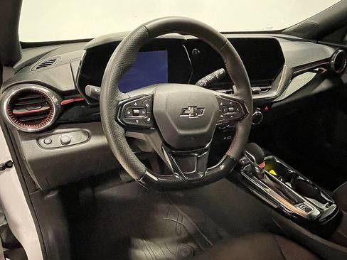Used 2025 Chevrolet Trax RS FWD image 20