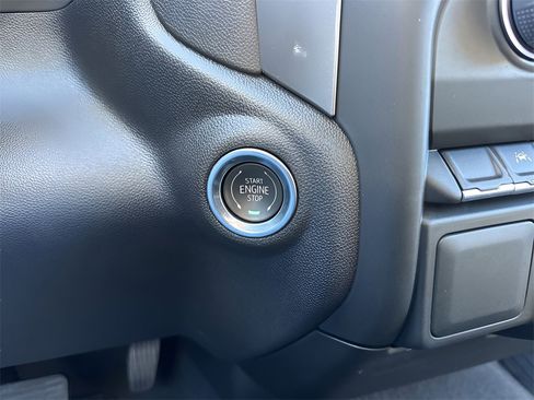 Used 2025 Chevrolet Silverado 1500 Custom image 19