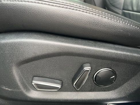 Used 2018 Ford Explorer XLT w/ Equipment Group 202A image 22