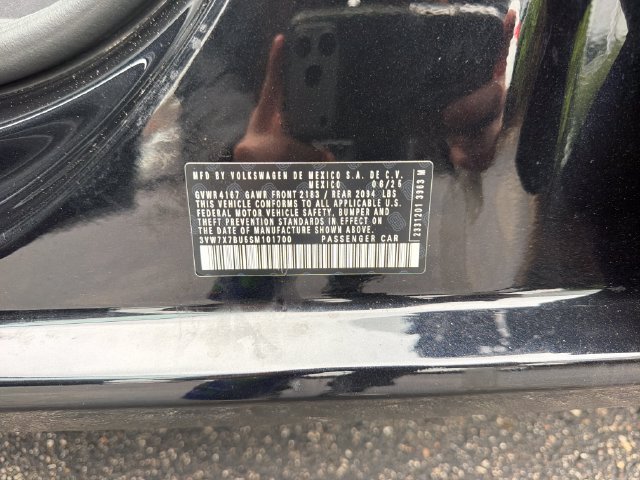 Certified 2025 Volkswagen Jetta SE w/ Sunroof Package FWD image 30