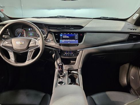 Used 2025 Cadillac XT5 Premium Luxury image 10