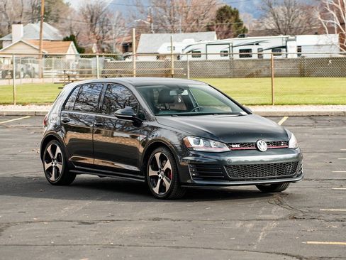 Used 2016 Volkswagen GTI SE image 3